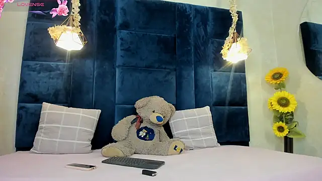 Laura Miller1 online show from March 2026 04:13:01 PM