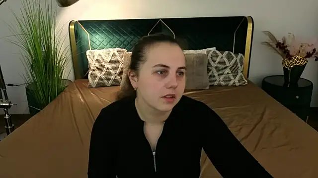 Snapshot of MikaFoxy chatting on April 2026 05:05:01 AM MikaFoxy online show from April 2026 05:05:01 AM