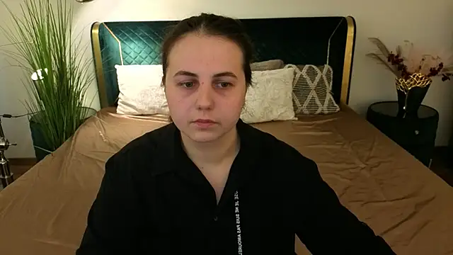 Snapshot of MikaFoxy chatting on April 2026 05:38:02 AM MikaFoxy online show from April 2026 05:38:02 AM