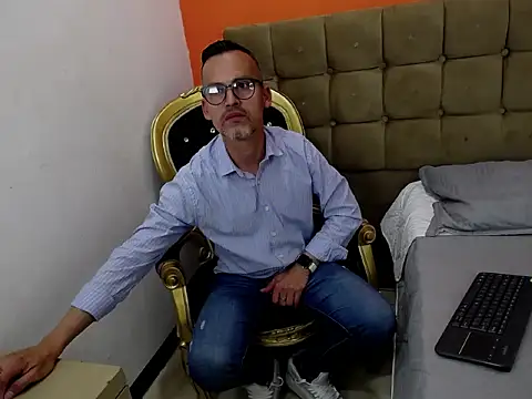 Oswalldo   online show from February 2026 03:23:02 AM