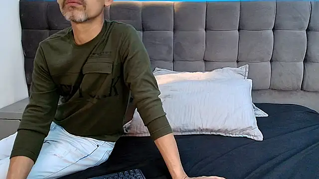 Oswalldo   online show from April 2026 11:43:01 AM