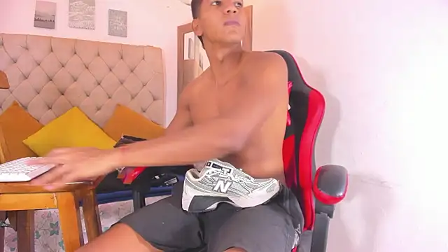 noah sthone online show from March 2026 04:18:01 AM