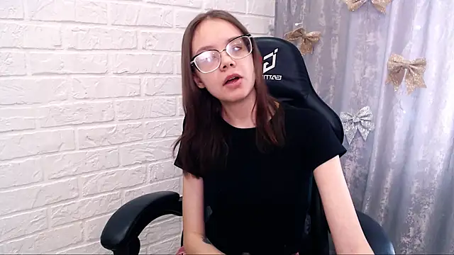 LolliStrawberry online show from March 2026 01:38:01 AM