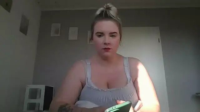 Snapshot of MinchenBienchen98 chatting on February 2026 10:03:02 AM MinchenBienchen98 online show from February 2026 10:03:02 AM