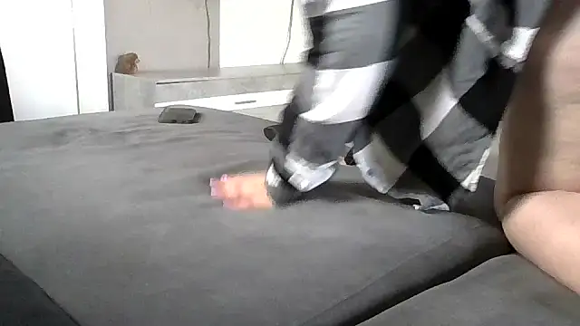 MinchenBienchen98 online show from April 2026 09:56:01 AM