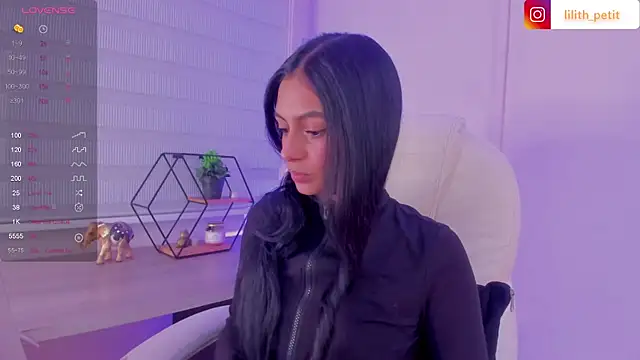 Snapshot of lilith_petit_ chatting on April 2026 08:33:01 PM lilith petit online show from April 2026 08:33:01 PM