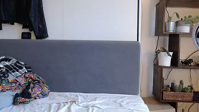 therealsun8 online show from April 2026 05:56:01 AM