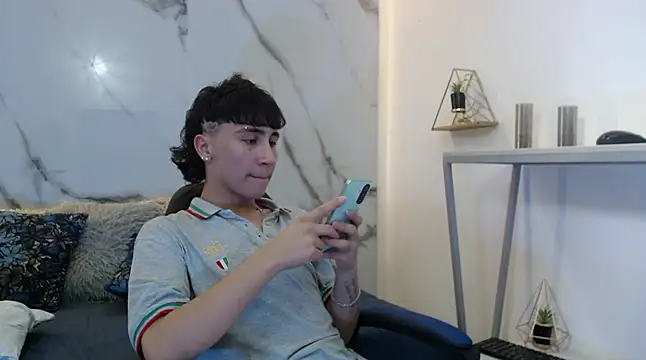 XanderGrey8 online show from April 2026 07:38:02 PM