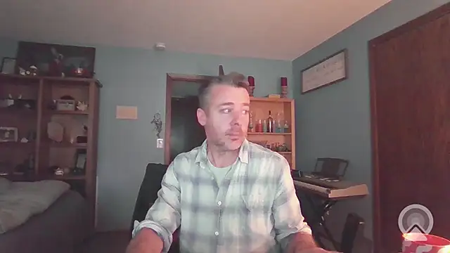 chrisw8140 online show from April 2026 11:03:01 PM