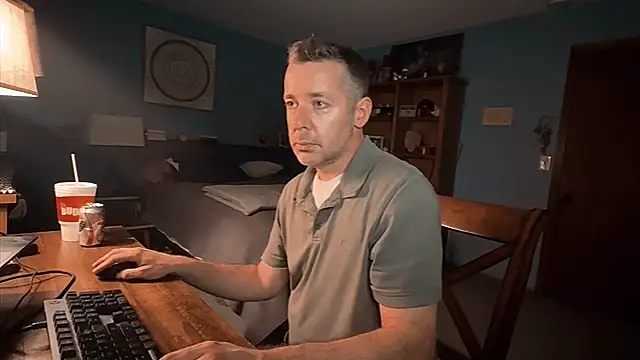 chrisw8140 online show from July 2026 02:37:01 AM