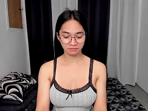Snapshot of Asian_Bigcock_Marian chatting on May 2026 11:33:02 PM Asian Bigcock Marian online show from May 2026 11:33:02 PM
