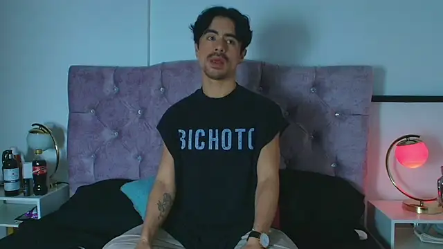 Ethan Briggs  online show from February 2026 03:46:02 AM