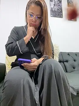 Snapshot of Pretty__Milf chatting on May 2026 10:24:02 AM Pretty Milf online show from May 2026 10:24:02 AM