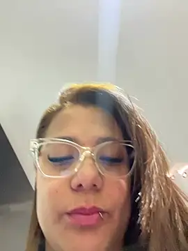 Pretty  Milf online show from June 2026 04:53:01 PM