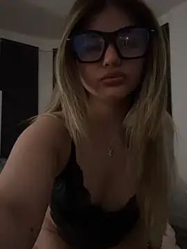 Snapshot of LilaMason chatting on April 2026 10:07:02 PM LilaMason online show from April 2026 10:07:02 PM