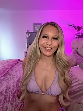 Snapshot of JulieSol chatting on May 2026 06:32:01 AM JulieSol online show from May 2026 06:32:01 AM