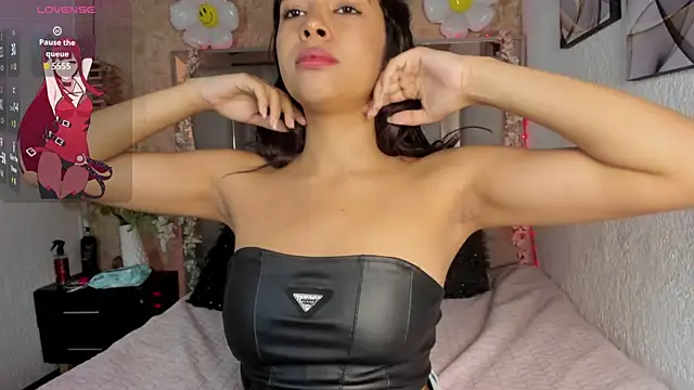 Snapshot of Estrellaa_1 chatting on April 2026 01:34:01 PM Estrellaa 1 online show from April 2026 01:34:01 PM