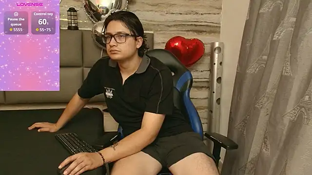 Danner Alaia online show from February 2026 08:27:01 PM