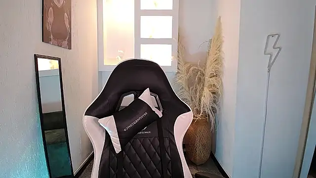 melodyy as online show from March 2026 12:54:02 PM