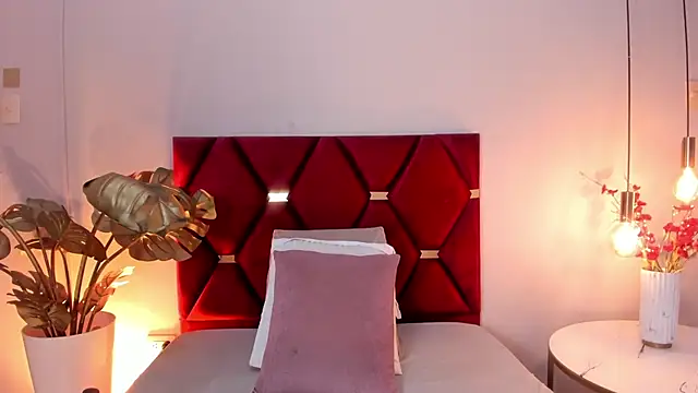 TessaMonroee online show from March 2026 06:18:02 PM