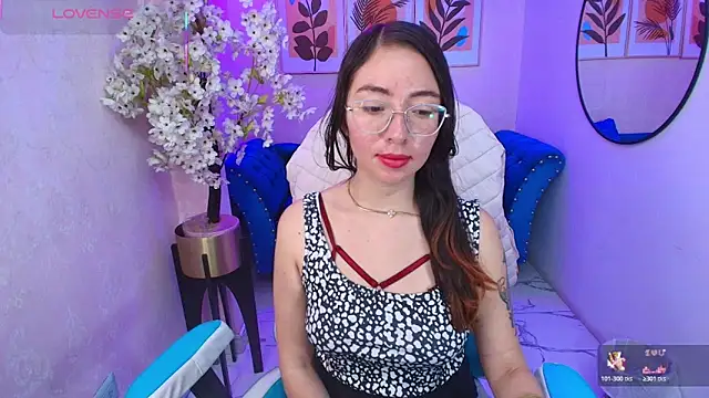 Snapshot of Veronica_miiller chatting on April 2026 07:00:02 PM Veronica miiller online show from April 2026 07:00:02 PM