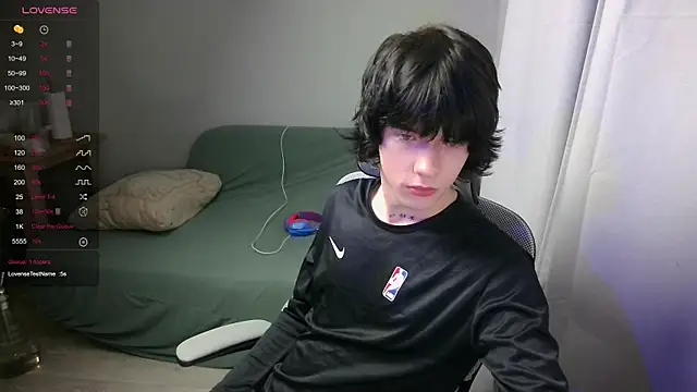 LeonBoykisser online show from February 2026 09:58:02 AM