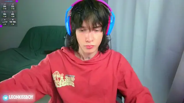 Snapshot of LeonBoykisser chatting on June 2026 02:43:02 PM LeonBoykisser online show from June 2026 02:43:02 PM