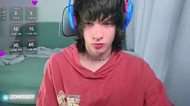 Snapshot of LeonBoykisser chatting on July 2026 09:14:02 AM LeonBoykisser online show from July 2026 09:14:02 AM