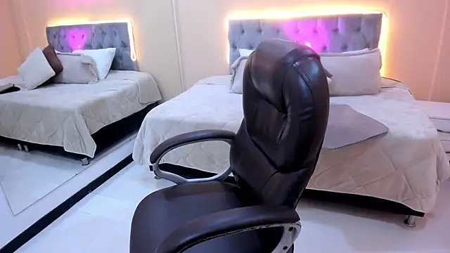 Bela Craxkerr online show from March 2026 12:33:02 PM