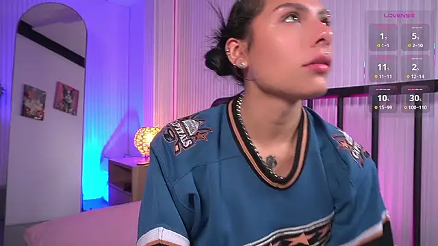 Molly  davis online show from March 2026 08:02:01 PM