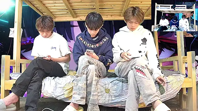 xiaohuangren01 online show from March 2026 02:24:01 AM