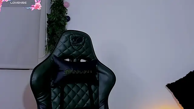 Noaah25  online show from April 2026 04:54:01 AM