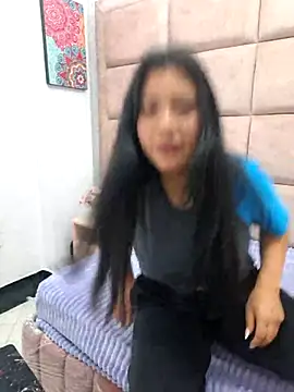 Snapshot of valenlopezz_ chatting on May 2026 05:24:01 AM valenlopezz online show from May 2026 05:24:01 AM
