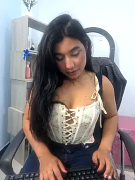 Snapshot of valenlopezz_ chatting on May 2026 03:46:02 AM valenlopezz online show from May 2026 03:46:02 AM