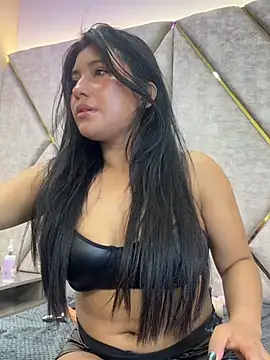 valenlopezz  online show from July 2026 05:09:02 PM