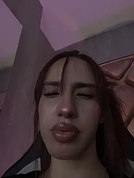 Snapshot of elodie_rouge chatting on April 2026 12:29:02 PM elodie rouge online show from April 2026 12:29:02 PM