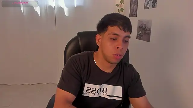 Snapshot of shooting_wilson chatting on January 2026 03:38:02 PM shooting wilson online show from January 2026 03:38:02 PM