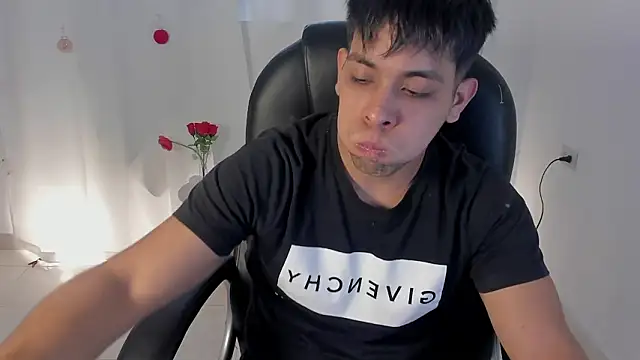 Snapshot of shooting_wilson chatting on February 2026 06:16:01 PM shooting wilson online show from February 2026 06:16:01 PM