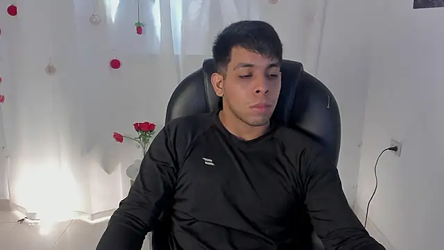 Snapshot of shooting_wilson chatting on February 2026 06:17:02 PM shooting wilson online show from February 2026 06:17:02 PM