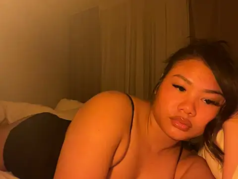 Snapshot of TitiTinyThai chatting on April 2026 11:13:02 PM TitiTinyThai online show from April 2026 11:13:02 PM