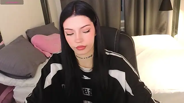 Snapshot of Kelly__Bunny chatting on May 2026 06:10:02 AM Kelly Bunny online show from May 2026 06:10:02 AM