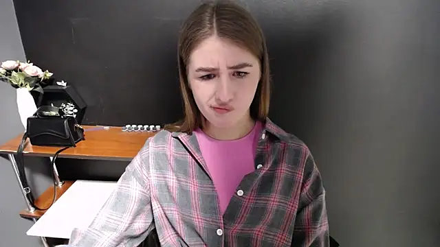 Sunny siren online show from April 2026 12:53:02 PM