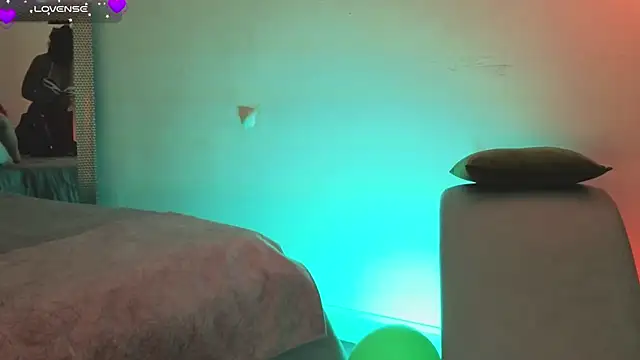 fransheskarossi online show from April 2026 12:06:01 PM