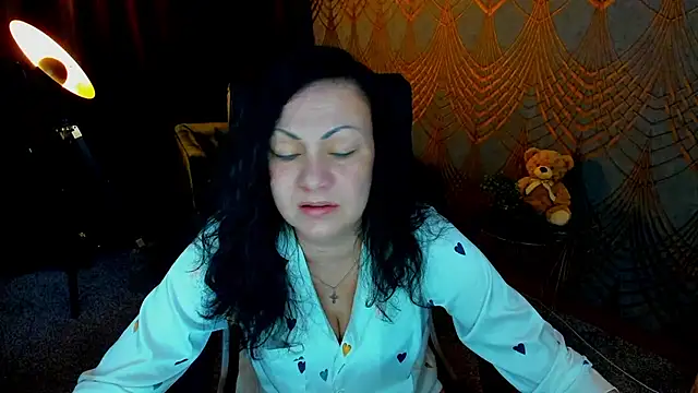 IrissMoon online show from May 2026 06:09:01 PM