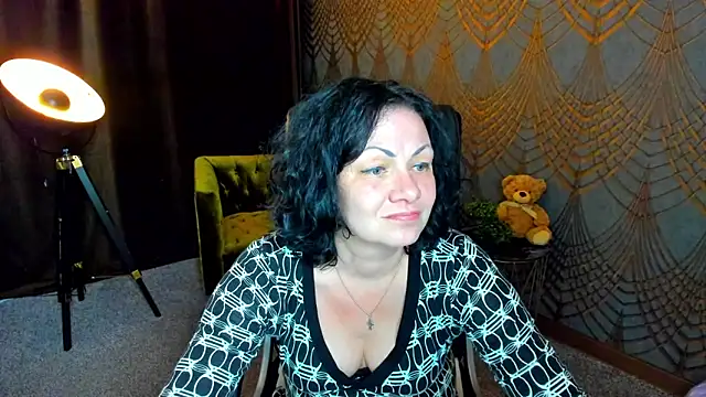 Snapshot of IrissMoon chatting on June 2026 12:32:02 AM IrissMoon online show from June 2026 12:32:02 AM