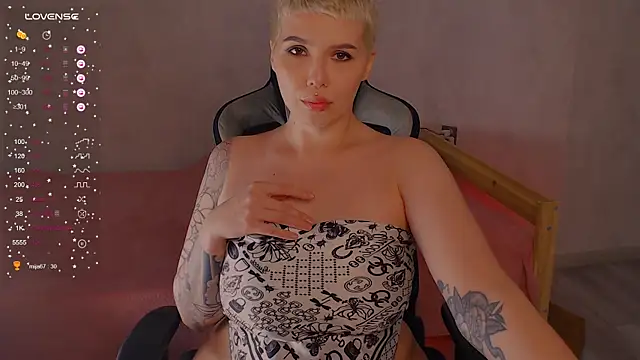 Snapshot of Elise_Day chatting on June 2026 04:28:01 PM Elise Day online show from June 2026 04:28:01 PM
