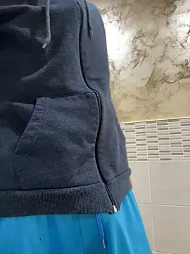 piccolo2002 online show from April 2026 07:27:01 AM