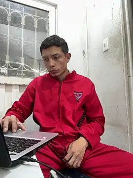 Snapshot of santiObrero chatting on April 2026 08:26:01 PM santiObrero online show from April 2026 08:26:01 PM