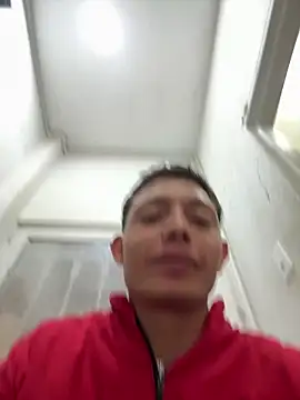 Snapshot of santiObrero chatting on May 2026 04:04:02 PM santiObrero online show from May 2026 04:04:02 PM