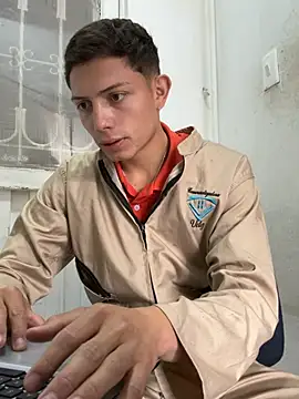 Snapshot of santiObrero chatting on June 2026 03:49:02 PM santiObrero online show from June 2026 03:49:02 PM